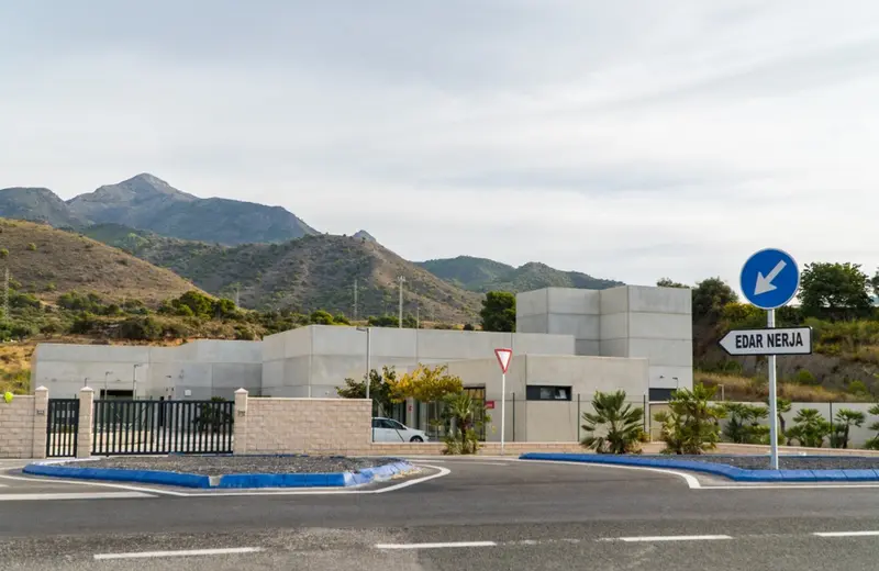 <p> Depuradora de aguas de Nerja. Fuente Twitter </p>