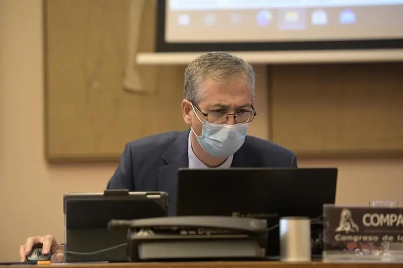 <p> El gobernador del Banco de Espa&ntilde;a, Pablo Hern&aacute;ndez de Cos, a su llegada a una Comisi&oacute;n de Presupuestos en el Congreso - &Oacute;scar Ca&ntilde;as - Europa Press </p>