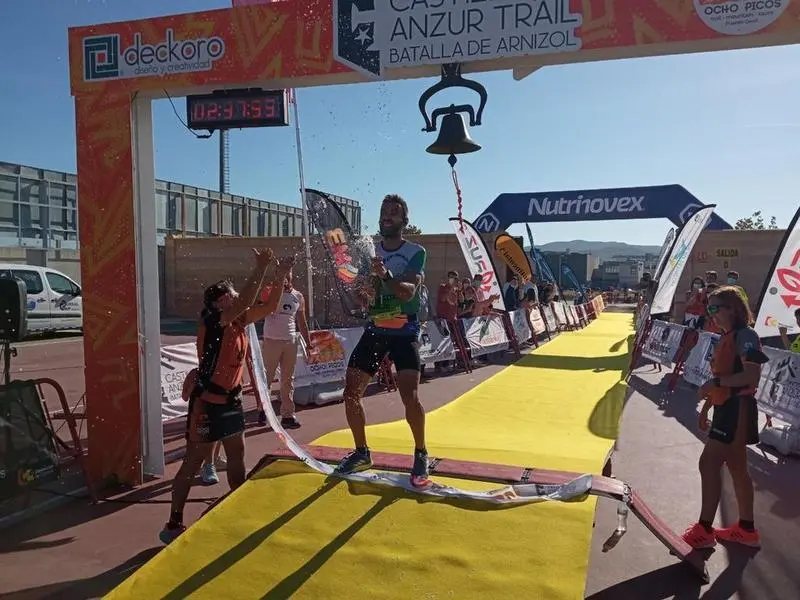 <p> Fidel Golz&aacute;lez delebrando la victoria </p>