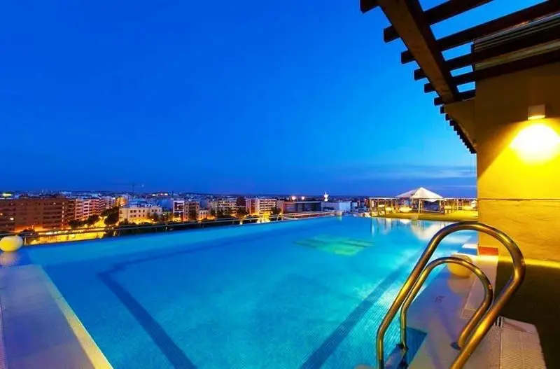 <p> La piscina del hotel fue testigo de un tr&aacute;gico accidente. </p>