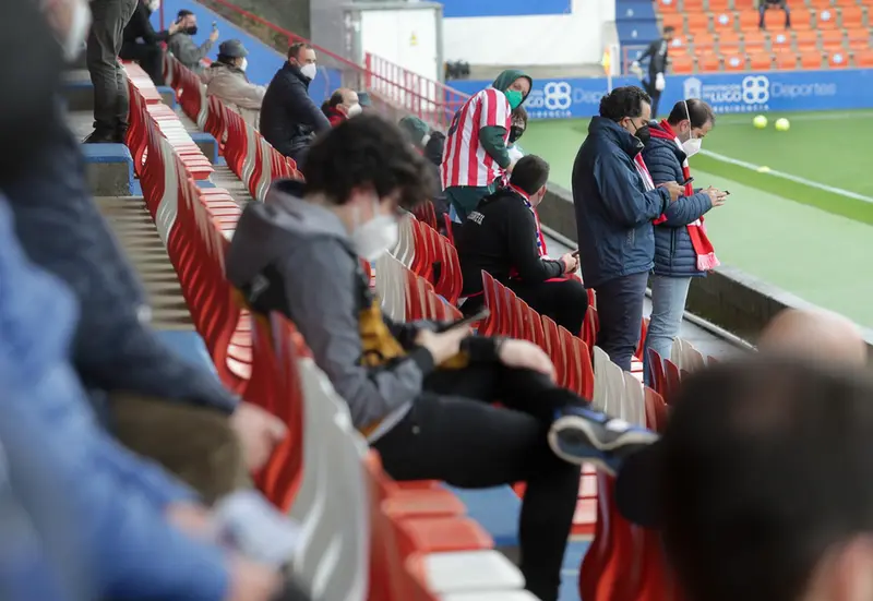 <p> Archivo - Aficionados en las gradas del estadio &Aacute;ngel Carro antes del inicio de un partido de Segunda Divisi&oacute;n entre el Club Deportivo Lugo y el Mirand&eacute;s, a 15 de mayo de 2021, en Lugo, Galicia (Espa&ntilde;a). Este es uno de los primeros partidos de f&uacute;tbol cele - Carlos Castro - Europa Press - Archivo </p>