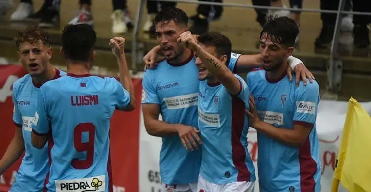 <p> Celebraci&oacute;n del tanto de la victoria contra el San Roque de Lepe </p>