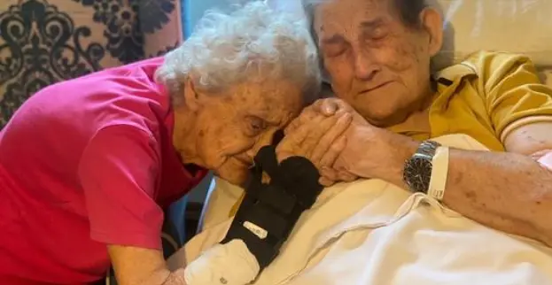 <p> Pareja de ancianos reencontrada. Fuente: Facebook </p>