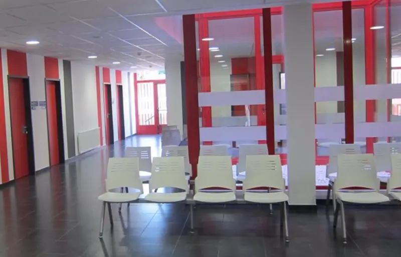 <p> Sala de emergencias. </p>