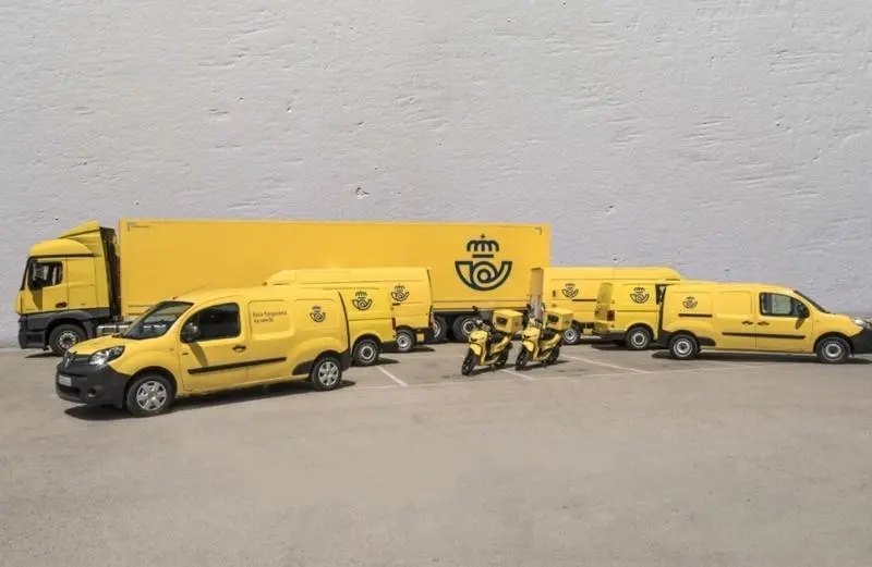 <p> Estos son varios de los nuevos veh&iacute;culos ECO que ahora usa Correos. </p>