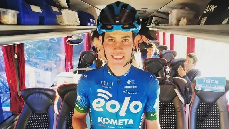 <p> El ciclista riojano Artro Gr&aacute;valos </p>