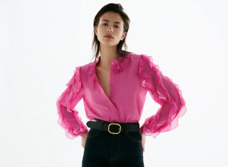 <p> Blusa con volantes </p>