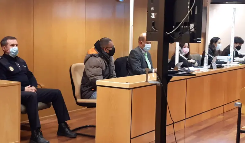 <p> Juicio a un acusado de matar a su mujer delante de sus hijas - EUROPA PRESS </p>