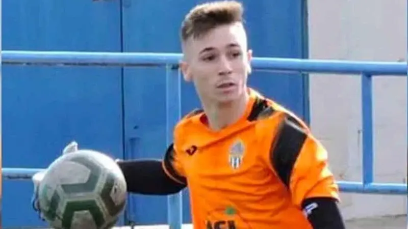 <p> Ra&uacute;l Mart&iacute;nez en uno de sus partidos como portero del Espa&ntilde;ol de El Alqui&aacute;n </p>