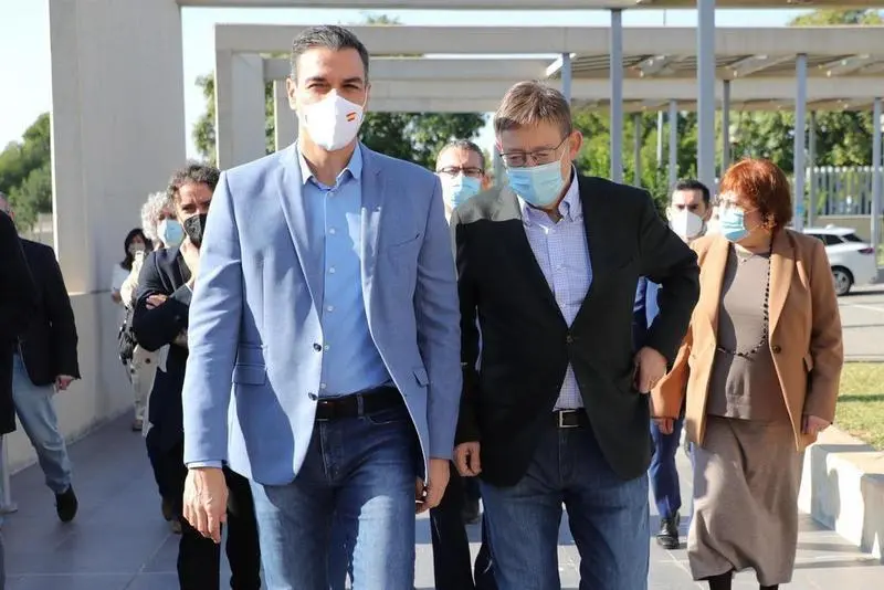 <p> El presidente del Gobierno, Pedro S&aacute;nchez, y el 'president' de la Generalitat Valenciana, Ximo Puig, mantienen una reuni&oacute;n con representantes del sector tur&iacute;stico en Benidorm </p>