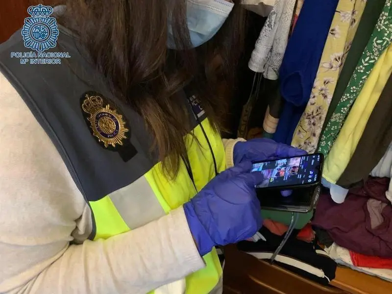 <p> Foto de archivo de Operaci&oacute;n contra la pornograf&iacute;a infantil. - Polic&iacute;a Nacional - Archivo </p>