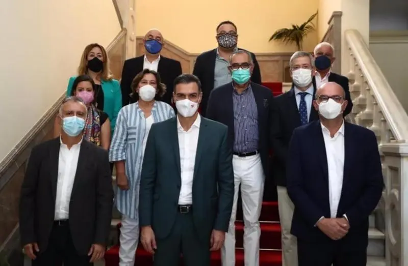 <p> El presidente del Gobierno, Pedro S&aacute;nchez, ha anunciado este s&aacute;bado una inversi&oacute;n de 615 millones de euros en Planes de Sostenibilidad Tur&iacute;stica que buscan beneficiar a los destino y a su oferta </p>