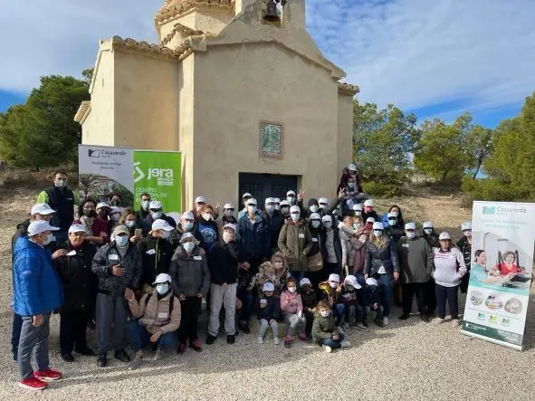 <p> Los trabajadores de la Fundaci&oacute;n Casaverde en el trabajo de reforestaci&oacute;n </p>