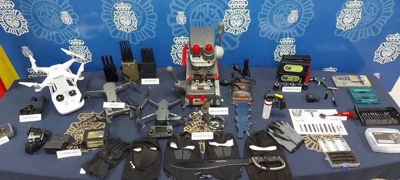 <p> Efectos intervenidos por la Polic&iacute;a Nacional en una operaci&oacute;n con 12 detenidos </p>