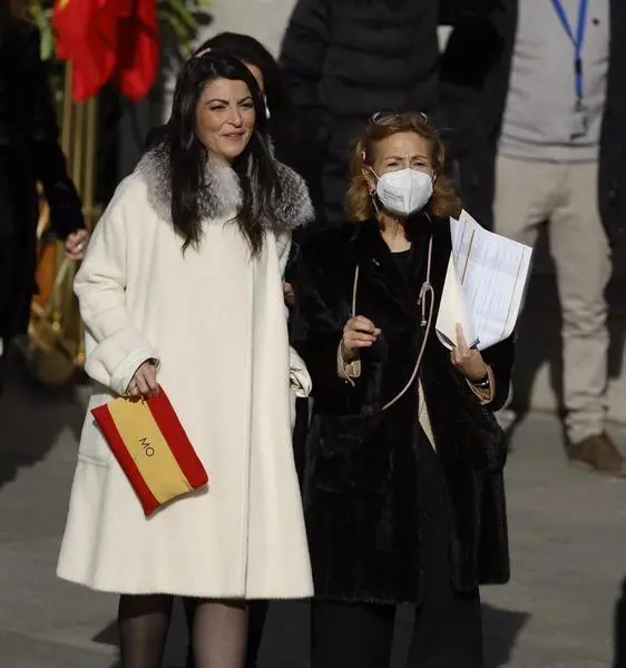 <p> La secretaria general del Grupo de Vox en el Congreso, Macarena Olonai), a su llegada al acto institucional del 6 de diciembre en Congreso </p>