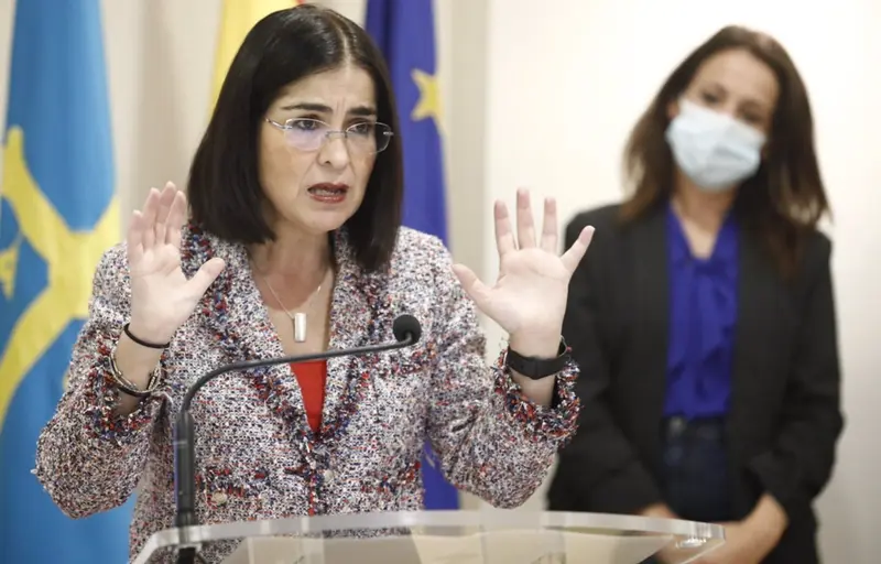 <p> Carolina Darias y Silvia Calz&oacute;n - JORGE PETEIRO </p>