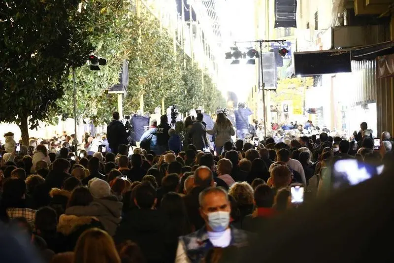 <p> Aglomeraci&oacute;n en Cruz Conde. JOSE LEON </p>