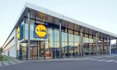<p> Lidl ofrece puestos de trabajo para mayores de 45 a&ntilde;os con sueldos a partir de 1.300 euros. Fuente: Twitter </p>