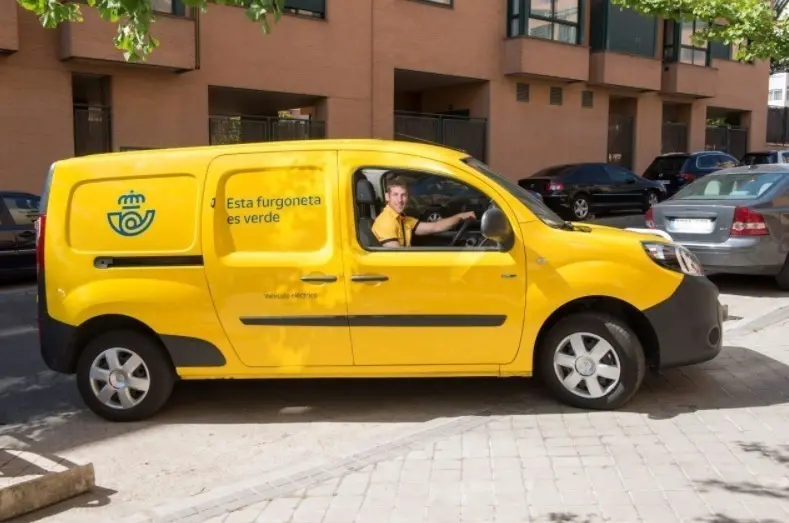 <p> Esta solo es una de las 220 furgonetas verdes que ha adquirido Correos. </p>