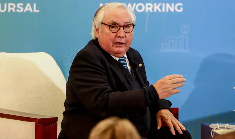 <p> El ministro de Universidades, Manuel Castells, en la jornada 'Reformas para la Recuperaci&oacute;n: productividad, crecimiento empresarial y clima de negocios&rsquo;, a 15 de diciembre de 2021, en Madrid (Espa&ntilde;a). El Consejo Econ&oacute;mico y Social (CES) acoge este evento - Ricardo Rubio - Europa Press </p>