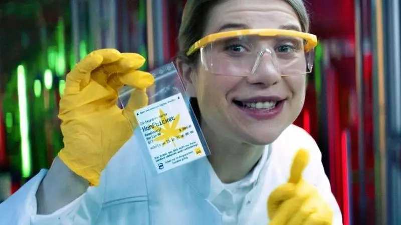 <p> El billete cann&aacute;bico comestible del transporte p&uacute;blico de Berl&iacute;n </p>