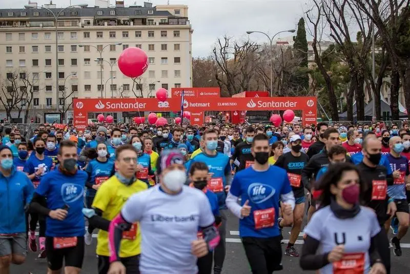 <p> Imagen de la salida en la Carrera de las Empresas by Santander </p>