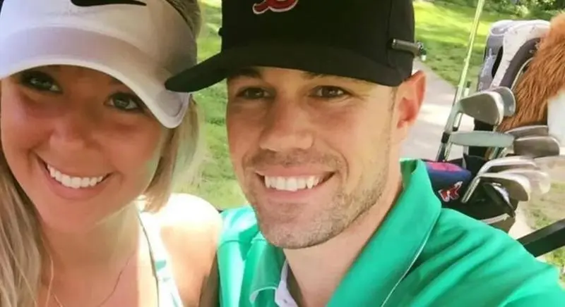 <p> Haley Parke con su marido. </p>