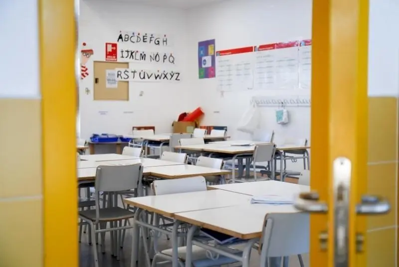 <p> Dos docentes suspendidos en Granada por no querer usar mascarilla. </p>