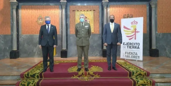 <p> El ej&eacute;rcito elige a dos nuevo embajadores. </p>