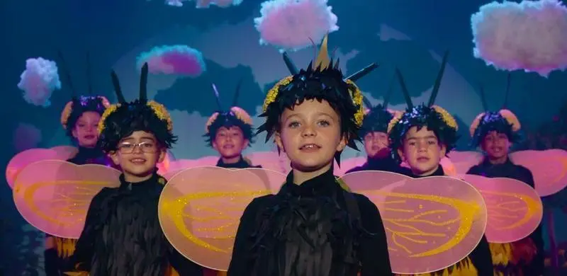 <p> Imagen del villancico viral sobre las abejas, "Tr&aacute;tame bien" </p>