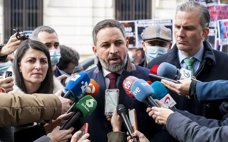<p> Archivo - El l&iacute;der de Vox, Santiago Abascal, ofrece declaraciones a los medios en una concentraci&oacute;n contra la reforma de la &lsquo;Ley Mordaza&rsquo;, frente a la Delegaci&oacute;n del Gobierno en Madrid - A. P&eacute;rez Meca - Europa Press - Archivo </p>