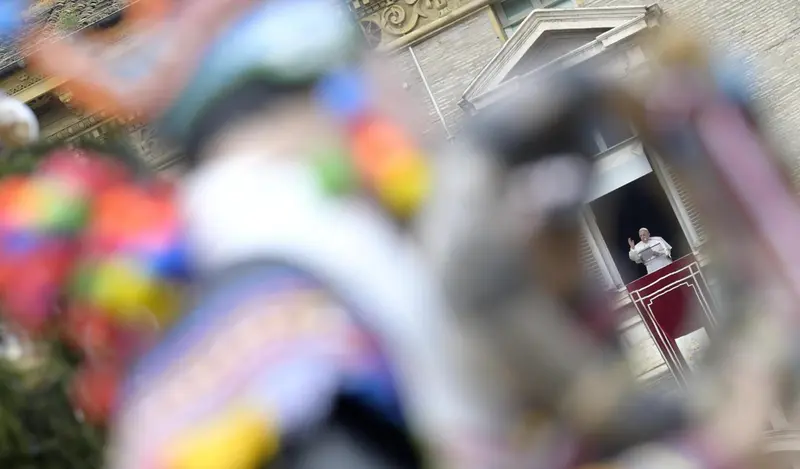 <p> El Papa en el rezo del &aacute;ngelus - Claudio Peri/ANSA via ZUMA Press / DPA </p>