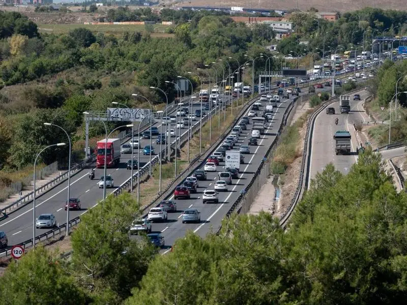 <p> Una carretera muy transitada </p>