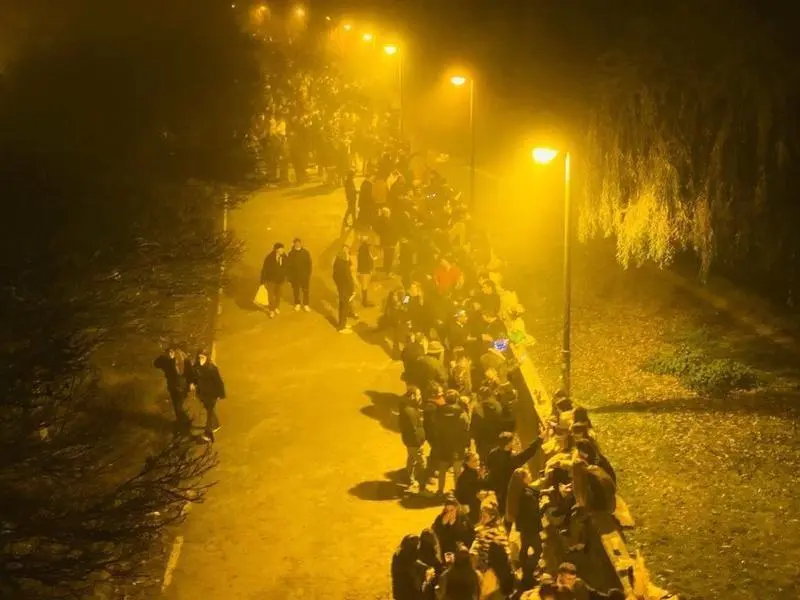 <p> Botell&oacute;n en el parque del Ebro en Nochevieja </p>