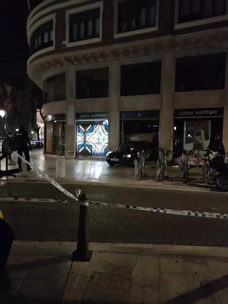<p> Atracan la tienda de Louis Vuitton en Val&egrave;ncia durante la Nochevieja </p>