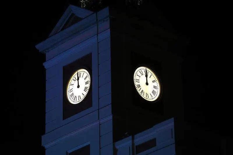 <p> El Reloj de la Puerta del Sol a las 00.00, en las Campanadas de Nochevieja, en la Puerta del Sol, a 31 de diciembre de 2021 </p>