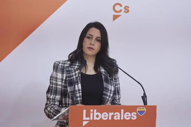 <p> La presidenta de Ciudadanos, In&eacute;s Arrimadas, da una rueda de prensa de valoraci&oacute;n del a&ntilde;o en Jerez de la Frontera, a 29 de diciembre de 2021 en C&aacute;diz </p>