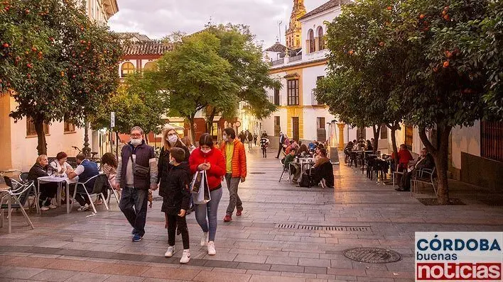 <p> Ambiente en calle Blanco Belmonte | Jos&eacute; Le&oacute;n. </p>