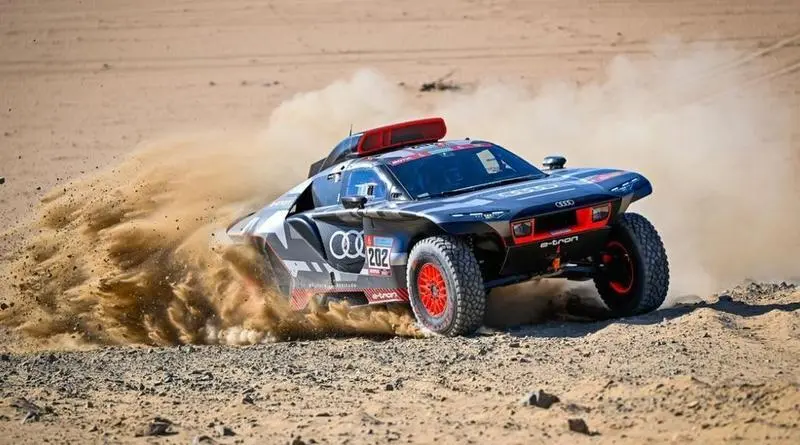 <p> Carlos Sainz empieza a mejorar su andadura en el Dakar. </p>