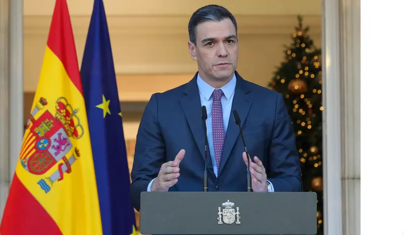 <p> El presidente del Gobierno, Pedro S&aacute;nchez, durante una declaraci&oacute;n institucional, en el Palacio de la Moncloa, a 17 de diciembre de 2021, en Madrid - EUROPA PRESS/M.FERN&Aacute;NDEZ. POOL - Europa Press </p>