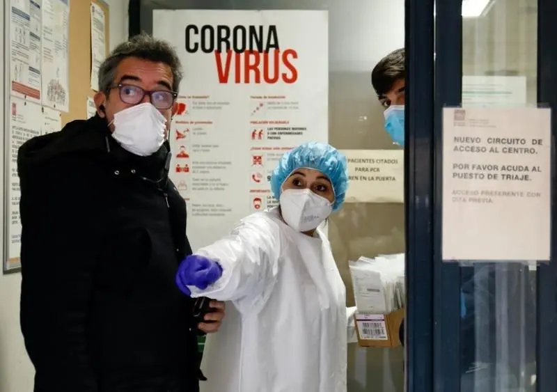 <p> Los m&eacute;dicos tambi&eacute;n sugieren eliminar las mascarillas. </p>