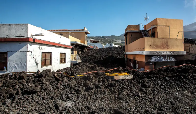 <p> Viviendas afectadas en zona de exclusi&oacute;n de La Laguna tras la erupci&oacute;n del volc&aacute;n de Cumbre Vieja - Europa Press </p>