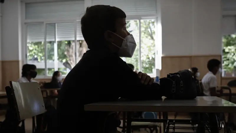 <p> Archivo - Un ni&ntilde;o con mascarilla en un aula del Colegio Privado Alameda de Osuna en el primer d&iacute;a del curso escolar 2020-2021, en Madrid (Espa&ntilde;a) a 7 de septiembre de 2020. - Jes&uacute;s Hell&iacute;n - Europa Press - Archivo </p>