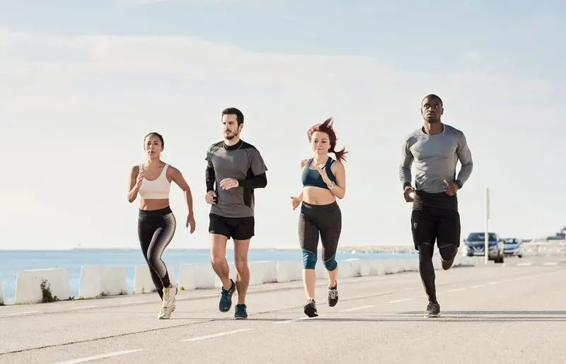 <p> Personas practicando running. ARCHIVO </p>