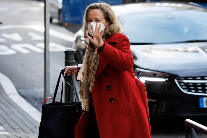 <p> La vicepresidenta primera del Gobierno y ministra de Asuntos Econ&oacute;micos y Transformaci&oacute;n Digital, Nadia Calvi&ntilde;o, a su llegada a la reuni&oacute;n del &Aacute;rea Econ&oacute;mica de la Ejecutiva Federal con portavoces del partido, a 10 de enero de 2022, en Madrid, (Espa&ntilde;a). E - Alejandro Mart&iacute;nez V&eacute;lez - Europa Press </p>