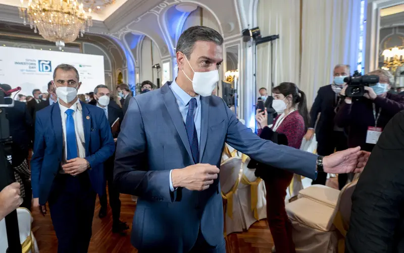 <p> El presidente del Gobierno, Pedro S&aacute;nchez, a su salida de la clausura de la XII edici&oacute;n del Spain Investors Day (SID), en el Hotel Ritz, a 13 de enero de 2022, en Madrid (Espa&ntilde;a). - EUROPA PRESS/A.Ortega.POOL - Europa Press </p>