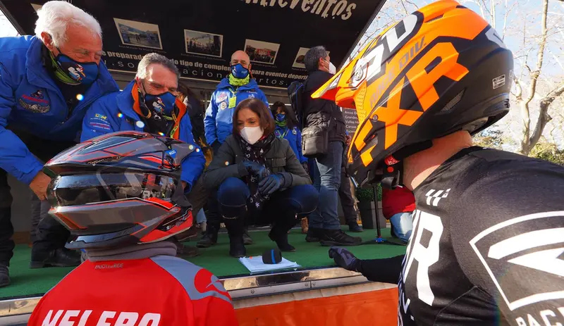 <p> La ministra de Industria, Comercio y Turismo, Reyes Maroto, en la cocnentraci&oacute;n motera Ping&uuml;inos. - PHOTOGENIC - EUROPA PRESS </p>