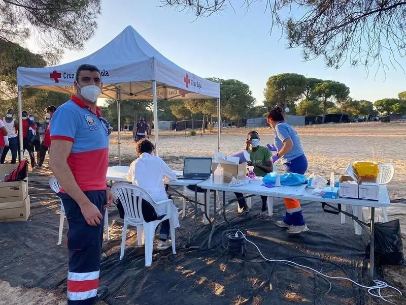 <p> Imagen de archivo de la campa&ntilde;a de vacunaci&oacute;n en los asentamientos de migrantes en Huelva </p>