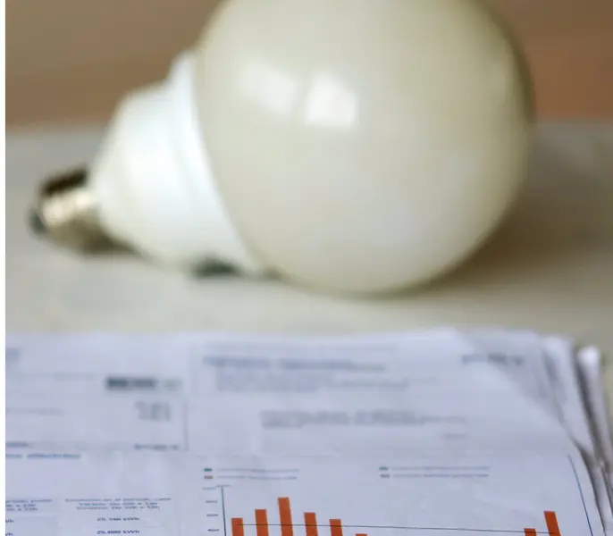 <p> El precio de la luz alcanza este lunes el nivel m&aacute;s alto de lo que va de 2022, con 244,67 euros/MWh </p>