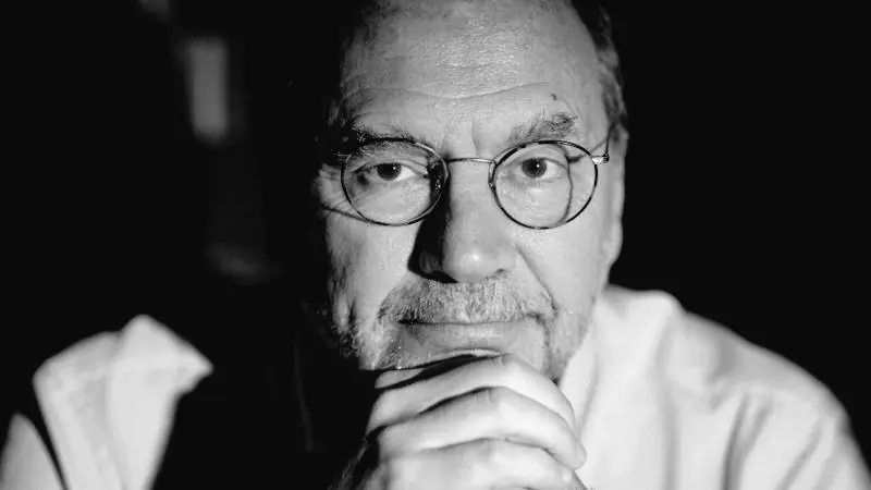 <p> El vir&oacute;logo belga Peter Piot. Fuente: Twitter @oscarhale </p>